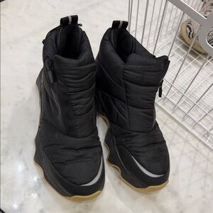 Sorel Black Quilted Winter Boots